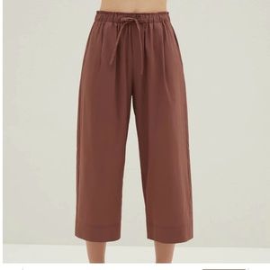 NWT Neiwai Cropped Pants